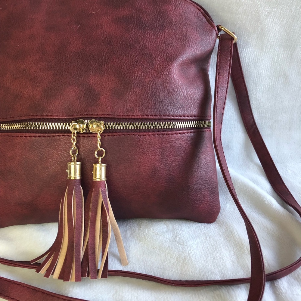 ⭐️HOST PICK⭐️ Maroon Crossbody Bag, Zip Tassel